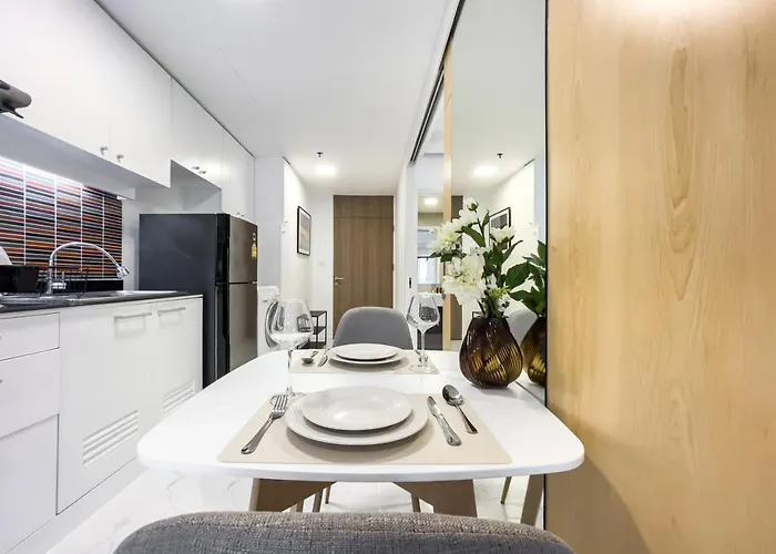 Bts Thong Lol Large 52 Sqm L Pool And Gym L Sontana Bangkok